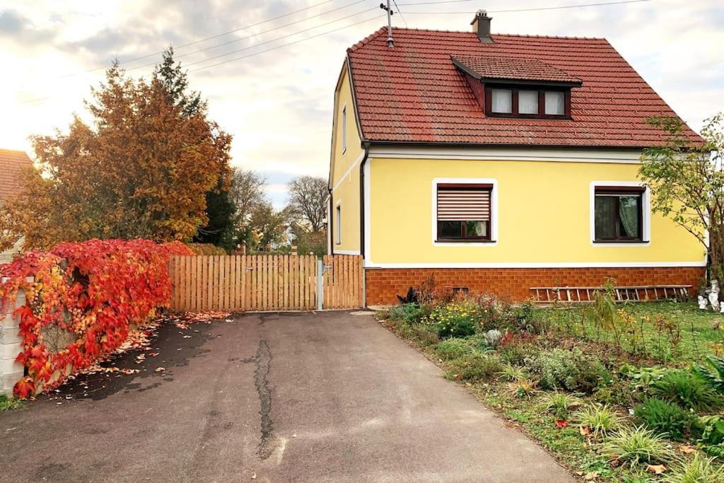 Ferienhaus Mit Garten In Thermennaehe Strebersdorf Exterior photo